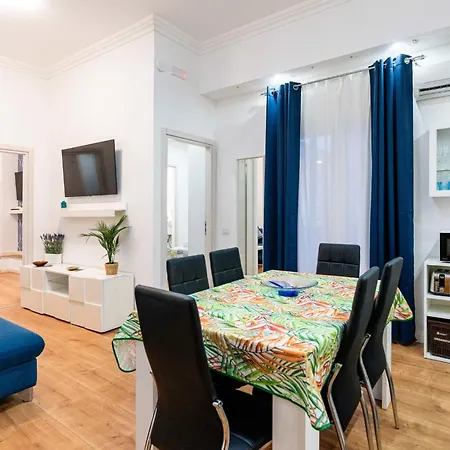 Piazza Colombo By Interhome