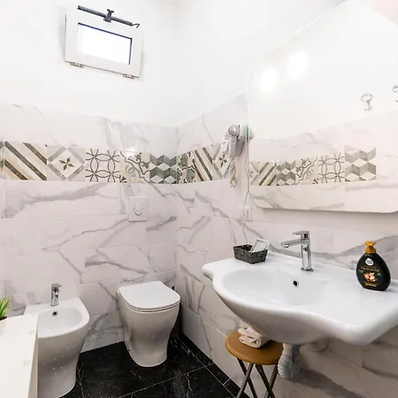 Piazza Colombo By Interhome Apartamento
